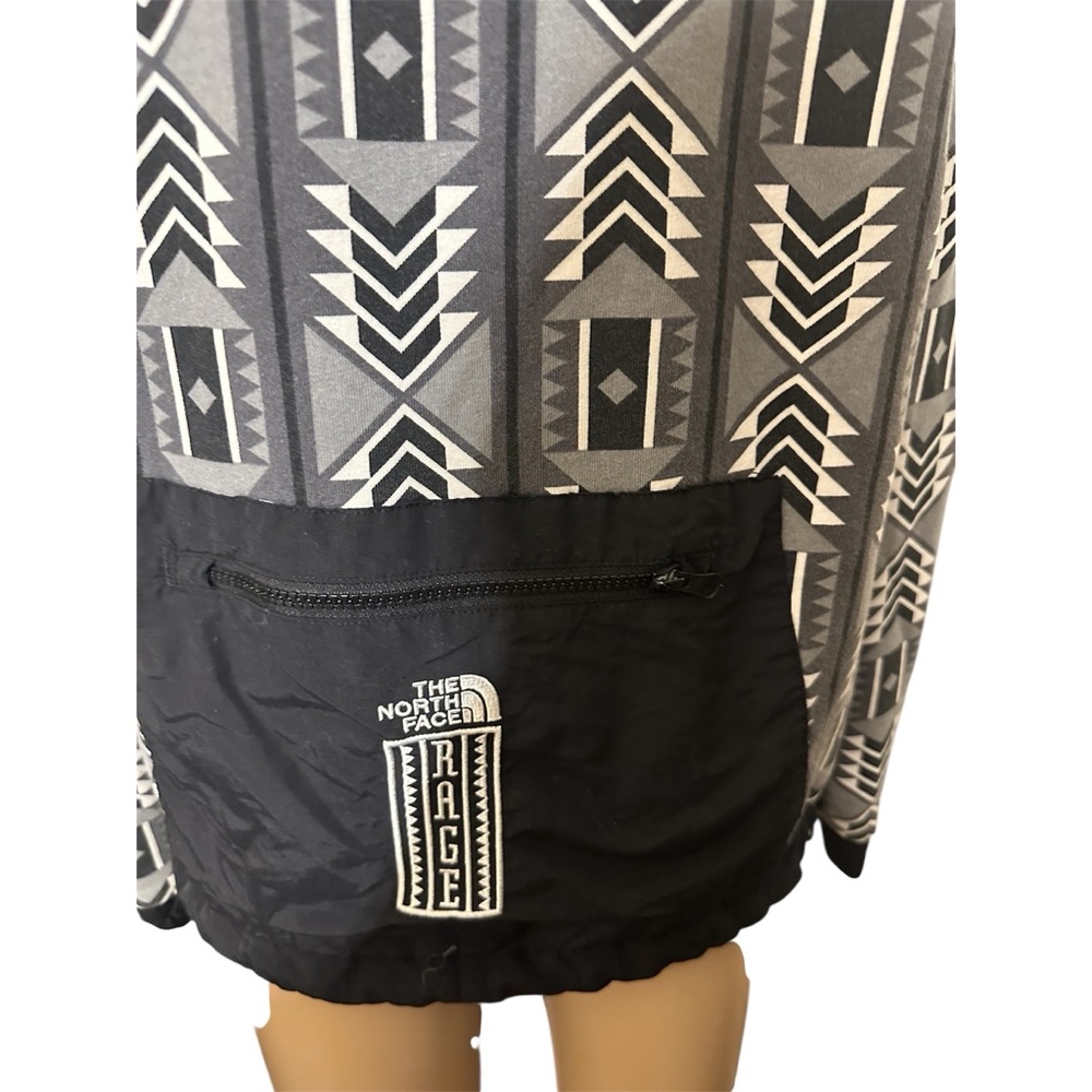 The North Face Black and White Geometric Sweatshirt - Picture 5 of 6